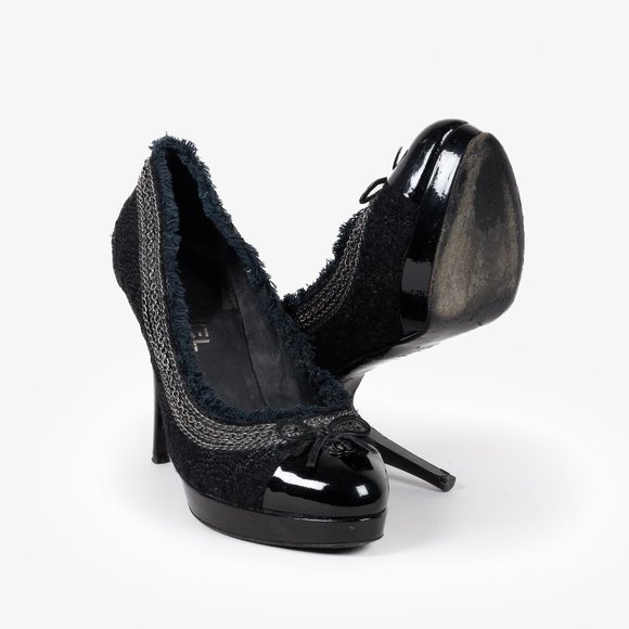 Chanel Tweed Cap-Toe CC Pumps - Picture 4 of 12